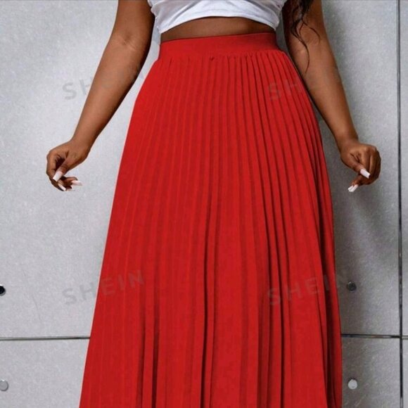 SHEIN Prive` Plus Size Solid Color Elastic Waist Pleated Midi Skirt - Picture 4 of 8